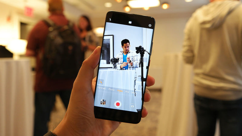 Este es un ejemplo del modo de color selectivo en tiempo real de Mate 20.